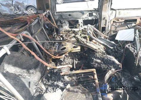 1999 Chevrolet Suburban 1500 Lt z USA, uszkodzony, nr VIN 3GNFK16R0XG133371